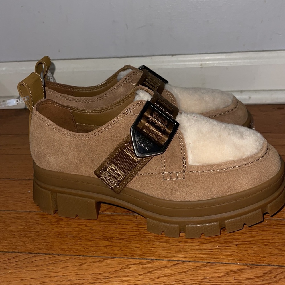 Aston Ugg sz 5 womens brand new